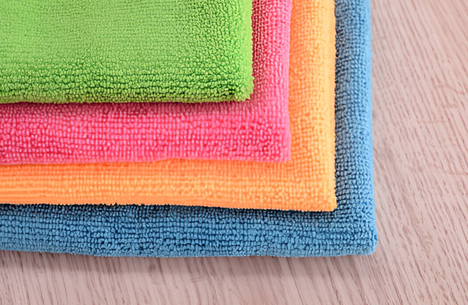 Microfiber cleaning material
